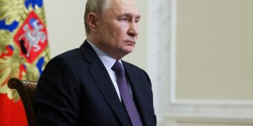 Ο Πούτιν θέλει να υποδυθεί τον Τραμπ παίζοντας καλύτερο… πόκερ – Ανάλυση του Economist