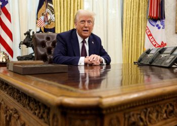 Δασμοί: Σκέψεις Τραμπ για +25% σε αυτοκίνητα, τσιπς και φάρμακα