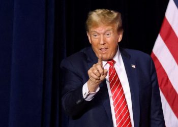 Ο Τραμπ απαιτεί να ξαναρχίσει «τώρα» η κατασκευή του πετρελαιαγωγού Keystone XL