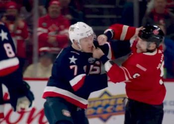 Χόκεϊ: Ξύλο στα 9 πρώτα δευτερόλεπτα του αγώνα, δείχνουν πως Καναδάς και ΗΠΑ έχουν προβλήματα