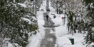 Καιρός: Πέφτει κι άλλο η θερμοκρασία την Πέμπτη – Πού θα χιονίσει