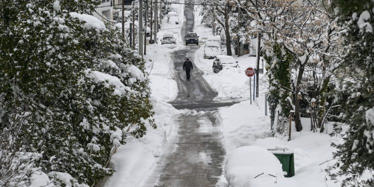 Καιρός: Πέφτει κι άλλο η θερμοκρασία την Πέμπτη – Πού θα χιονίσει