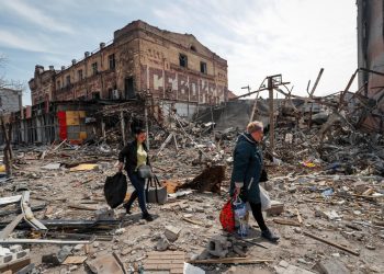 Ουκρανία: Οι ακροβασίες του Τραμπ, η πολεμοχαρής ΕΕ και ο απρόθυμος Ζελένσκι