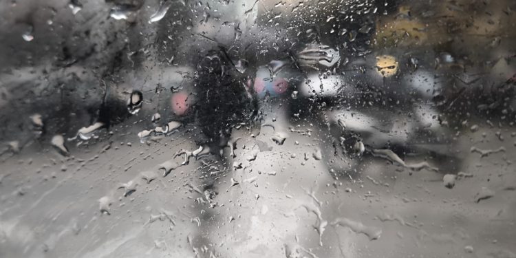 Καιρός: Σε εξέλιξη οι καταιγίδες – Πτώση της θερμοκρασίας τις επόμενες ημέρες