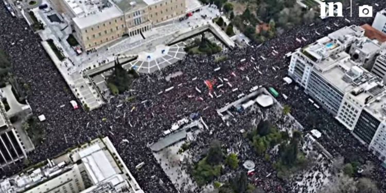 Έλληνες από κάθε άκρη του κόσμου στέλνουν το μήνυμά τους για τα Τέμπη