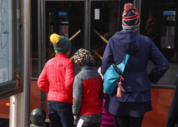 Καιρός: Βροχερό το σκηνικό την Παρασκευή – Πτώση θερμοκρασίας και κατά τόπους χιόνια