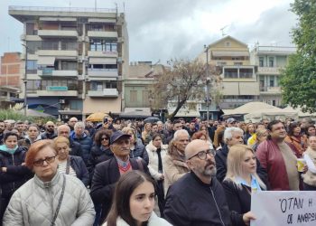Μεγάλο συλλαλητήριο για τα Τέμπη στην Κατερίνη με τη συμμετοχή συγγενών θυμάτων