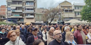 Μεγάλο συλλαλητήριο για τα Τέμπη στην Κατερίνη με τη συμμετοχή συγγενών θυμάτων