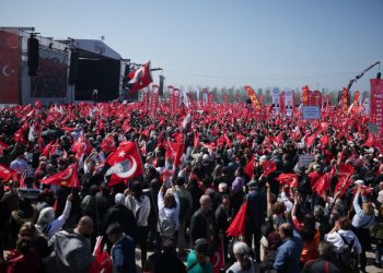 Τουρκία: Μεγάλη αντικυβερνητική διαδήλωση στην Κωνσταντινούπολη για την απελευθέρωση του Ιμάμογλου
