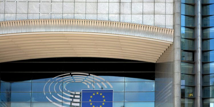 Πού κατατάσσουν οι Έλληνες την άμυνα και την ασφάλεια της ΕΕ