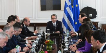 «Προχωράμε γρήγορα», λέει η κυβέρνηση για τον ανασχηματισμό – Πολιτική αλλαγή ζητεί η αντιπολίτευση