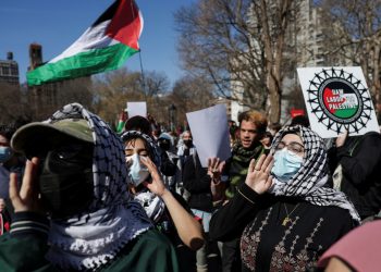 Το Κολούμπια υποκύπτει στις απειλές Τραμπ – Αποβάλλει φιλοπαλαιστίνιους φοιτητές