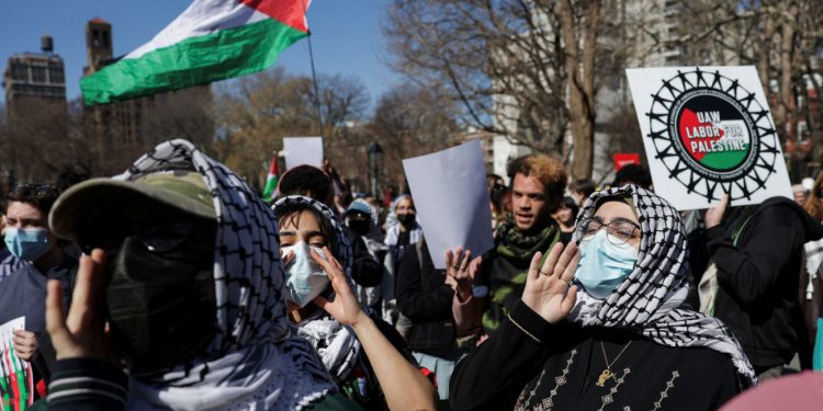 Το Κολούμπια υποκύπτει στις απειλές Τραμπ – Αποβάλλει φιλοπαλαιστίνιους φοιτητές