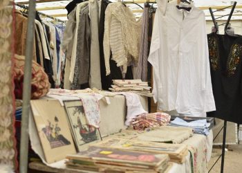 Ακρίβεια: Σε λαϊκές και μαγαζιά με μεταχειρισμένα στρέφεται ο κόσμος για ρούχα και υποδήματα