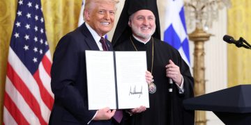 Λαμπρή η εκδήλωση για την επέτειο της 25ης Μαρτίου στον Λευκό Οίκο – Τελετάρχης στην παρέλαση ο Βαγγέλης Μαρινάκης