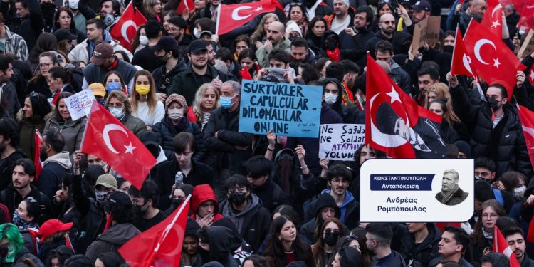 Τουρκία: Αγώνα διαρκείας κήρυξε ο πρόεδρος του CHP – «Έγκλειστος ή όχι ο Ιμάμογλου θα σας νικήσει»