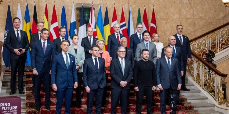 Τι απαντούν κυβερνητικές πηγές για την απουσία της Ελλάδας από τη σύνοδο κορυφής για την Ουκρανία