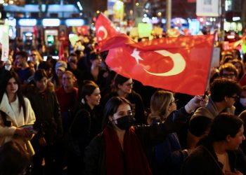 Ιμάμογλου: Συνεχίζονται οι διαδηλώσεις παρά την καταστολή – Στο στόχαστρο του Ερντογάν και βουλευτές του CHP