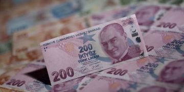 Τουρκία: Βυθίζεται η λίρα στον απόηχο της σύλληψης Ιμάμογλου – Παρέμβαση της κεντρικής τράπεζας