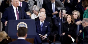 Η κυβέρνηση Τραμπ ανακαλεί άδειες χειρισμού απορρήτων από τους Μπάιντεν, Χάρις και Χίλαρι Κλίντον