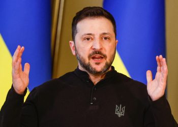 Βολοντίμιρ Ζελένσκι: Κατηγορεί τον Πούτιν ότι θέτει όρους για την εκεχειρία για να συνεχιστεί ο πόλεμος