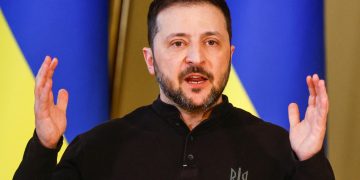 Βολοντίμιρ Ζελένσκι: Κατηγορεί τον Πούτιν ότι θέτει όρους για την εκεχειρία για να συνεχιστεί ο πόλεμος