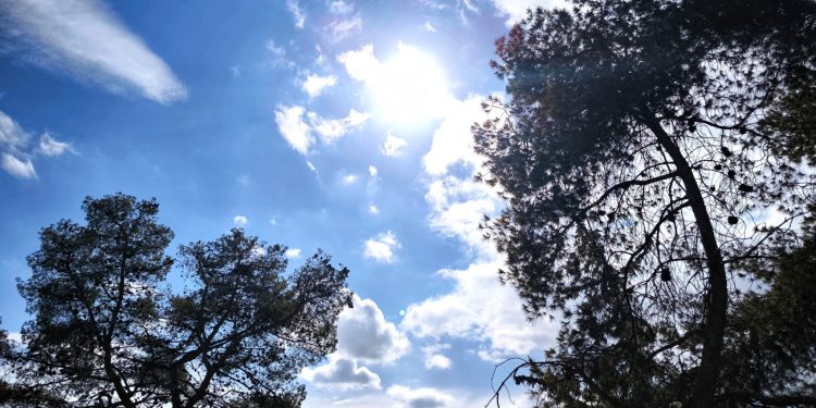 Καιρός: Μικρή πτώση της θερμοκρασίας το Σάββατο – Αναλυτική πρόγνωση