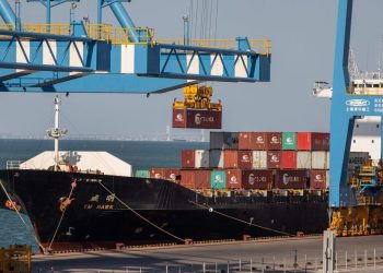 Δασμοί: Το σκληρό πόκερ, τα παζάρια, οι επιπτώσεις και οι κίνδυνοι