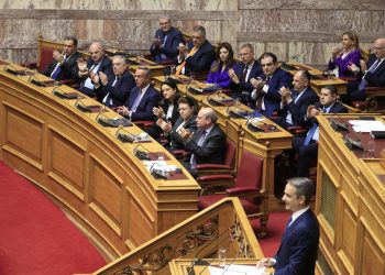 Οι παράπλευρες… ωφέλειες της πρότασης δυσπιστίας