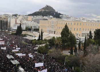 Πανελλαδική απεργία: Ακρίβεια, πληθωρισμός, στεγαστική κρίση, βγάζουν τον κόσμο στους δρόμους