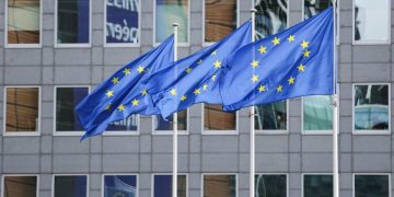 Η «Αυτοκρατορία αντεπιτίθεται» και η Ευρώπη είναι μπερδεμένη