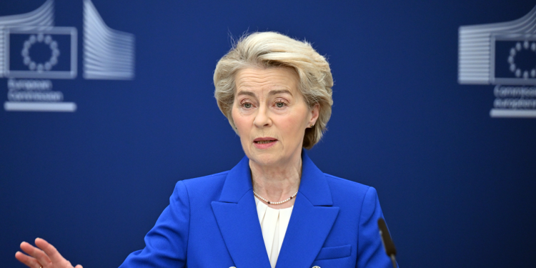 Ούρσουλα φον ντερ Λάιεν: Ποιο «όπλο» θα χρησιμοποιήσει κατά των ΗΠΑ, εάν καταρρεύσουν οι διαπραγματεύσεις