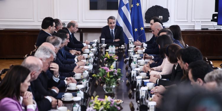 Τα λάθη της κυβέρνησης, οι αστοχίες, οι ερασιτεχνισμοί και το μετέωρο βήμα της ΝΔ προς την ενότητα