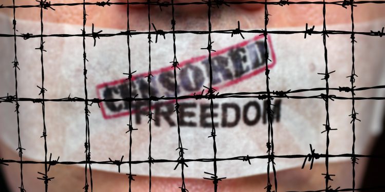 Σε χώρα που έζησε Μεταξά και Παπαδόπουλο καλό είναι να μη ζητούν διάφοροι να περάσουν δημοσιογράφοι από τον εισαγγελέα «δι’ υπόθεσίν τους»