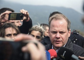 Βουλή: Με «συνταγή» (;) Τριαντόπουλου και η δικογραφία Καραμανλή – Τα κόμματα σε θέσεις μάχης