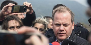 Βουλή: Με «συνταγή» (;) Τριαντόπουλου και η δικογραφία Καραμανλή – Τα κόμματα σε θέσεις μάχης