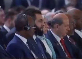 Ο Τατάρ αποκοιμήθηκε ενώ μιλούσε ο Ερντογάν στο φόρουμ της Αττάλειας