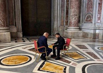 Ουκρανία: Έτοιμος για άνευ όρων εκεχειρία ο Ζελένσκι – Ο Τραμπ απειλεί με κυρώσεις τον Πούτιν