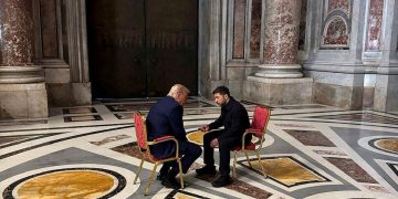 Ουκρανία: Έτοιμος για άνευ όρων εκεχειρία ο Ζελένσκι – Ο Τραμπ απειλεί με κυρώσεις τον Πούτιν