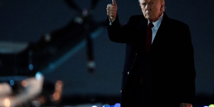 Τραμπ: Σκωτσέζικο ντους για τους δασμούς – «Καμία χώρα δεν θα τη γλιτώσει»