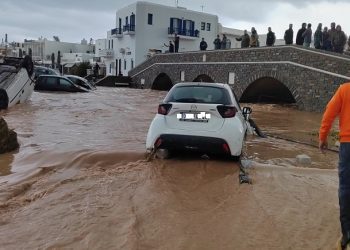 Κακοκαιρία: Πού θα χτυπήσει τις επόμενες ώρες – 112 σε Χίο, Σάμο, Ικαρία – Μεγάλες ζημιές σε Πάρο, Μύκονο