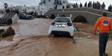 Κακοκαιρία: Πού θα χτυπήσει τις επόμενες ώρες – 112 σε Χίο, Σάμο, Ικαρία – Μεγάλες ζημιές σε Πάρο, Μύκονο