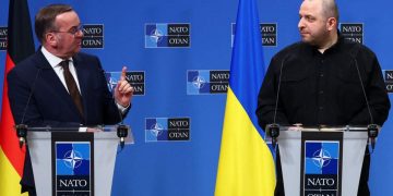 Ουκρανία: Ο υπουργός Άμυνας της Γερμανίας θέλει συνέχιση της υποστήριξης των ΗΠΑ στο Κίεβο