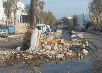 Κακοκαιρία: Στο στόχαστρο και η Αττική τις επόμενες ώρες – Μετρούν πληγές οι κάτοικοι σε Πάρο, Μύκονο