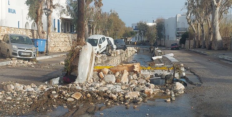 Κακοκαιρία: Στο στόχαστρο και η Αττική τις επόμενες ώρες – Μετρούν πληγές οι κάτοικοι σε Πάρο, Μύκονο