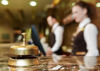 Εμπρός μαρς για την τουριστική σεζόν… με 80.000 κενές θέσεις εργασίας