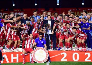 Ο Ολυμπιακός σήκωσε το 48ο πρωτάθλημα σε μια εντυπωσιακή φιέστα (pics, vid)