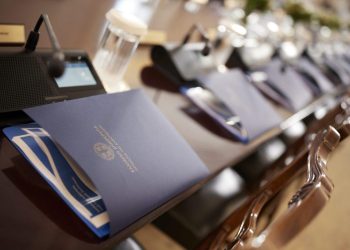Μαξίμου: Εκστρατεία ανάταξης σε δρόμο με παγίδες
