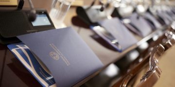 Μαξίμου: Εκστρατεία ανάταξης σε δρόμο με παγίδες