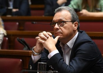 Ασπονδοι… σύμμαχοι – Ανοιχτό το ενδεχόμενο να στηρίξει ο Κασσελάκης την πρόταση ΣΥΡΙΖΑ για Προανακριτική